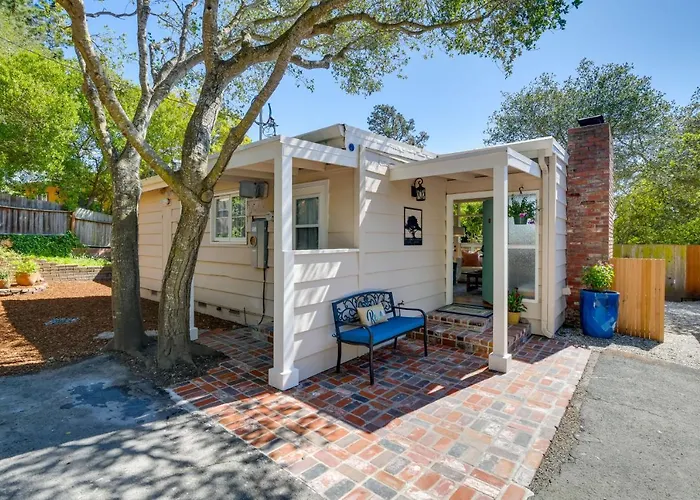 Vacation Rental Home ~ 1 Mi To Carmel Beach!