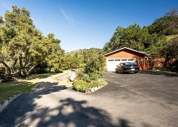 Serene Vineyard Chateau With Pool, Hot Tub, Bbq